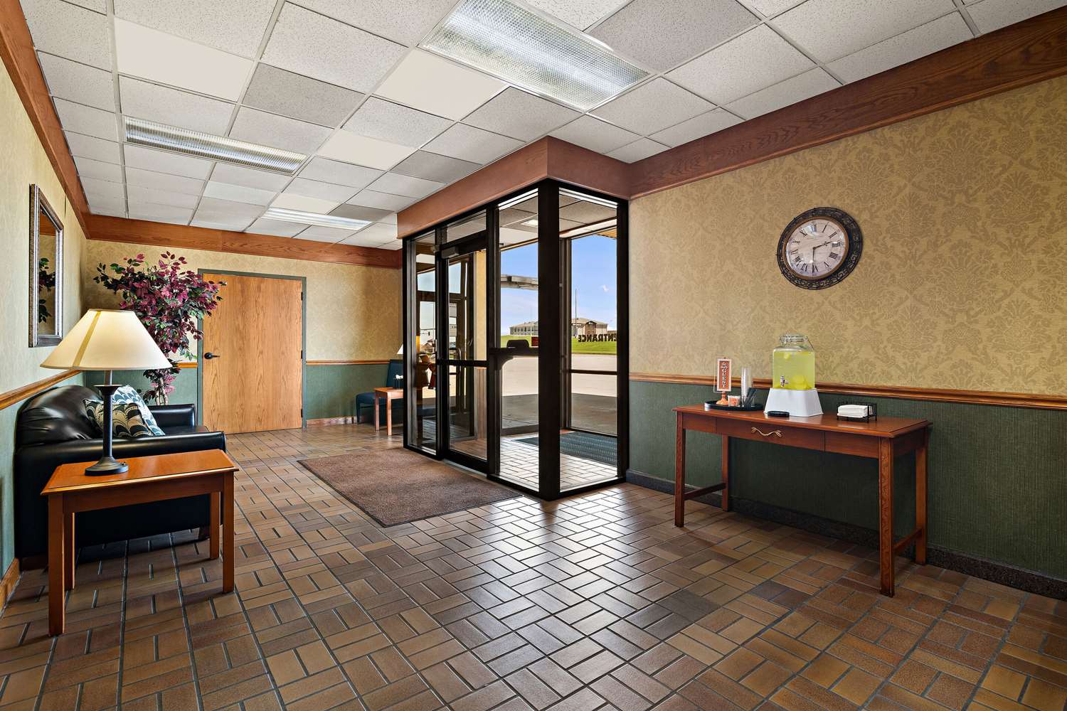 Rodeway Inn McPherson East 5/36