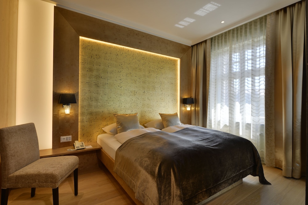 Torbrau Hotel 8/66