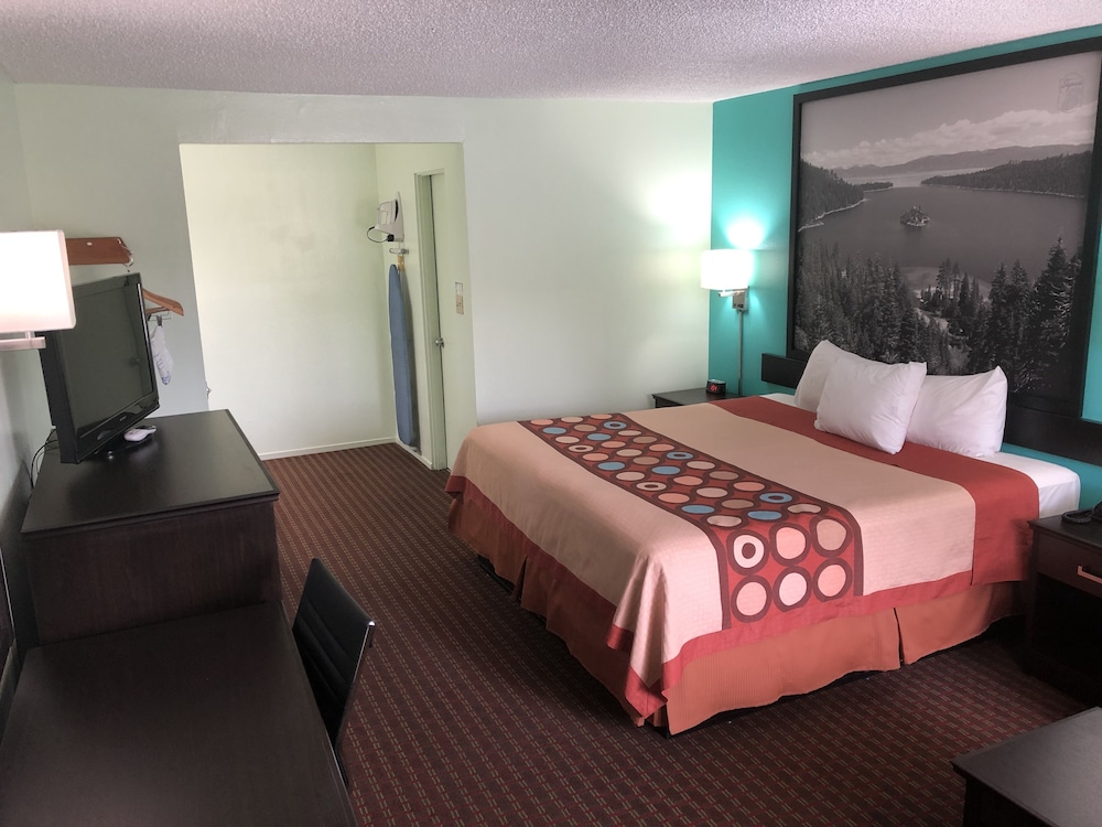Super 8 by Wyndham Yreka 8/28