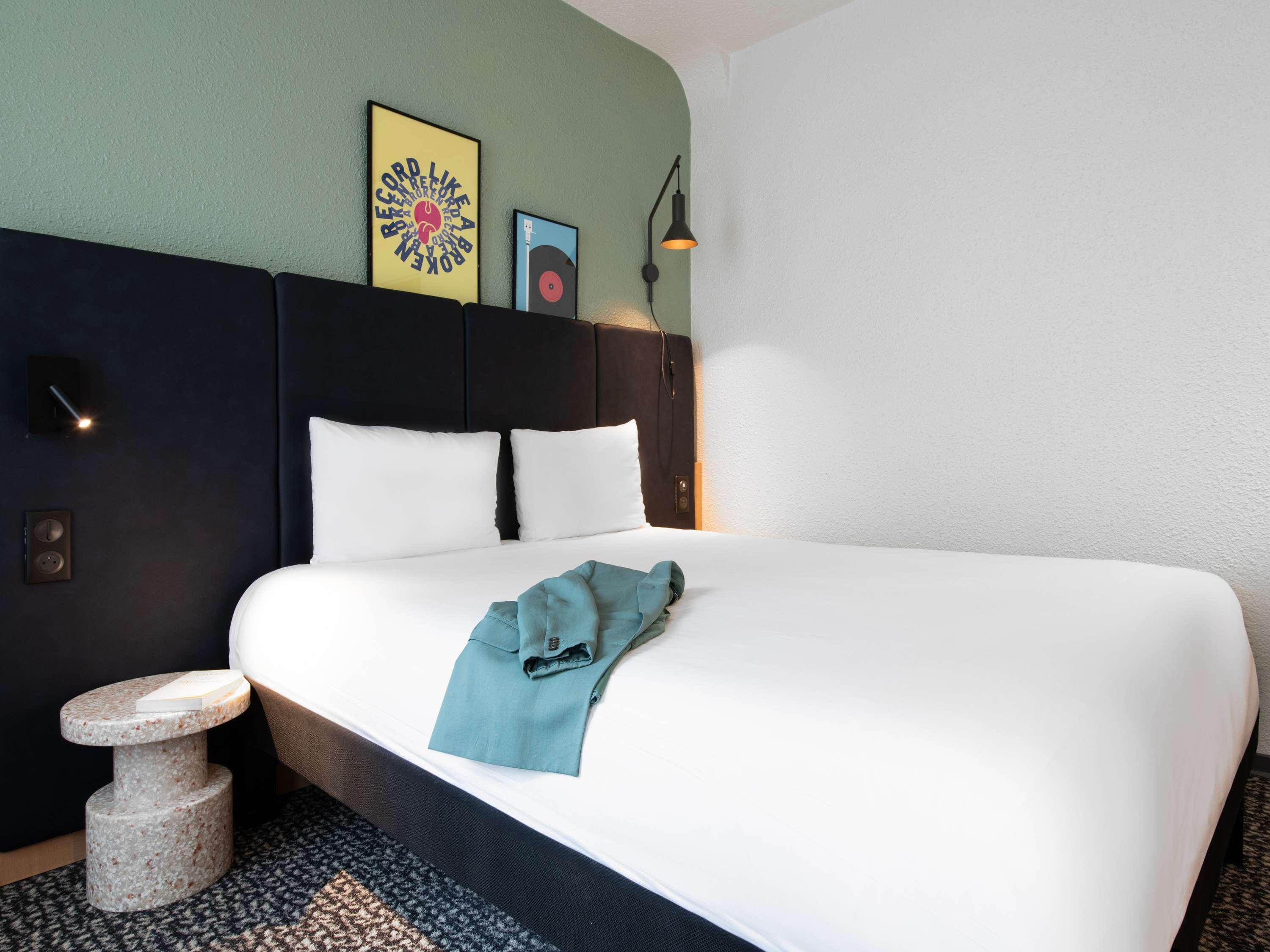 Room, Double Bed, ibis Paris Grands Boulevards Opera 9th Hotel 5/10