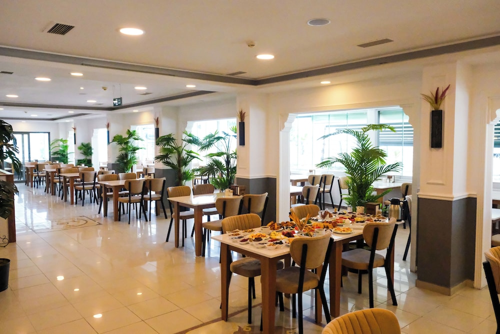 Lopera Beach Hotel 32/50