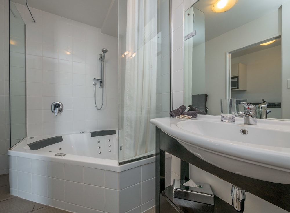 Bellano Motel Suites 10/33