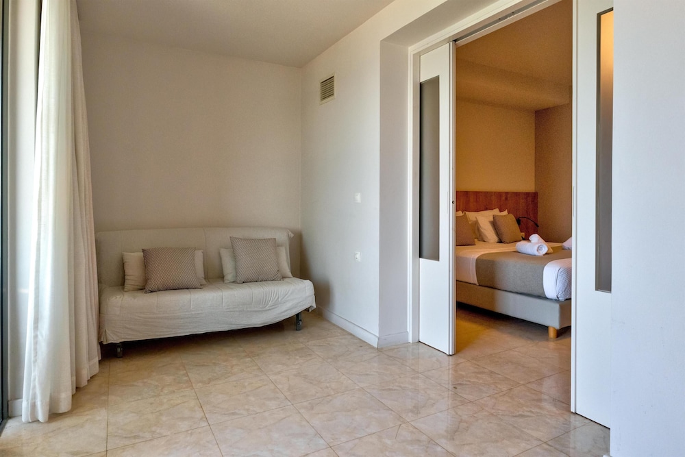 White Olive Elite Rethymno 27/50