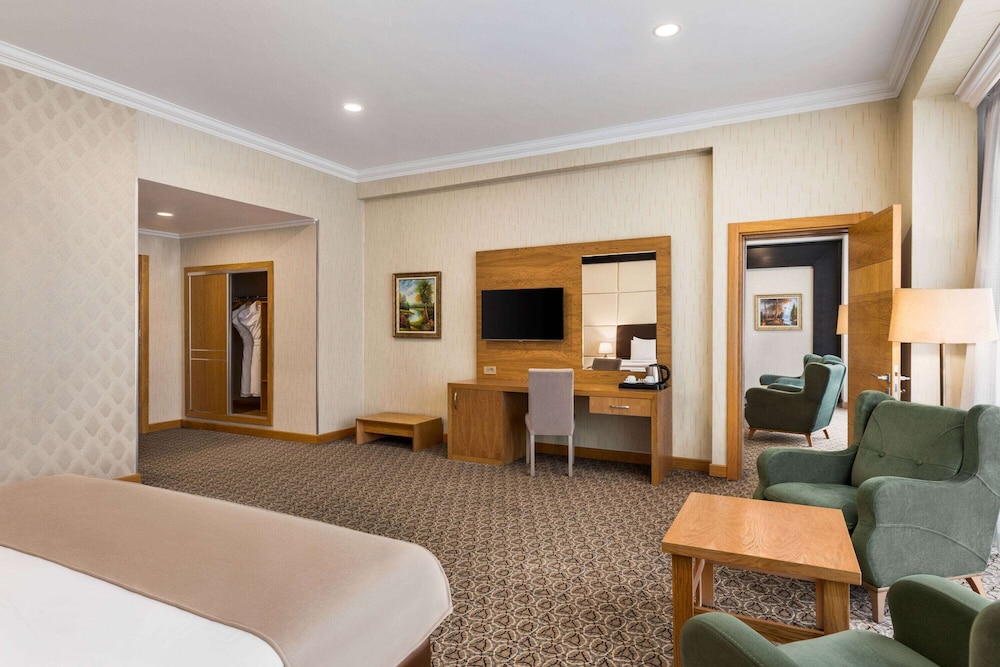 Wyndham Baku 35/50
