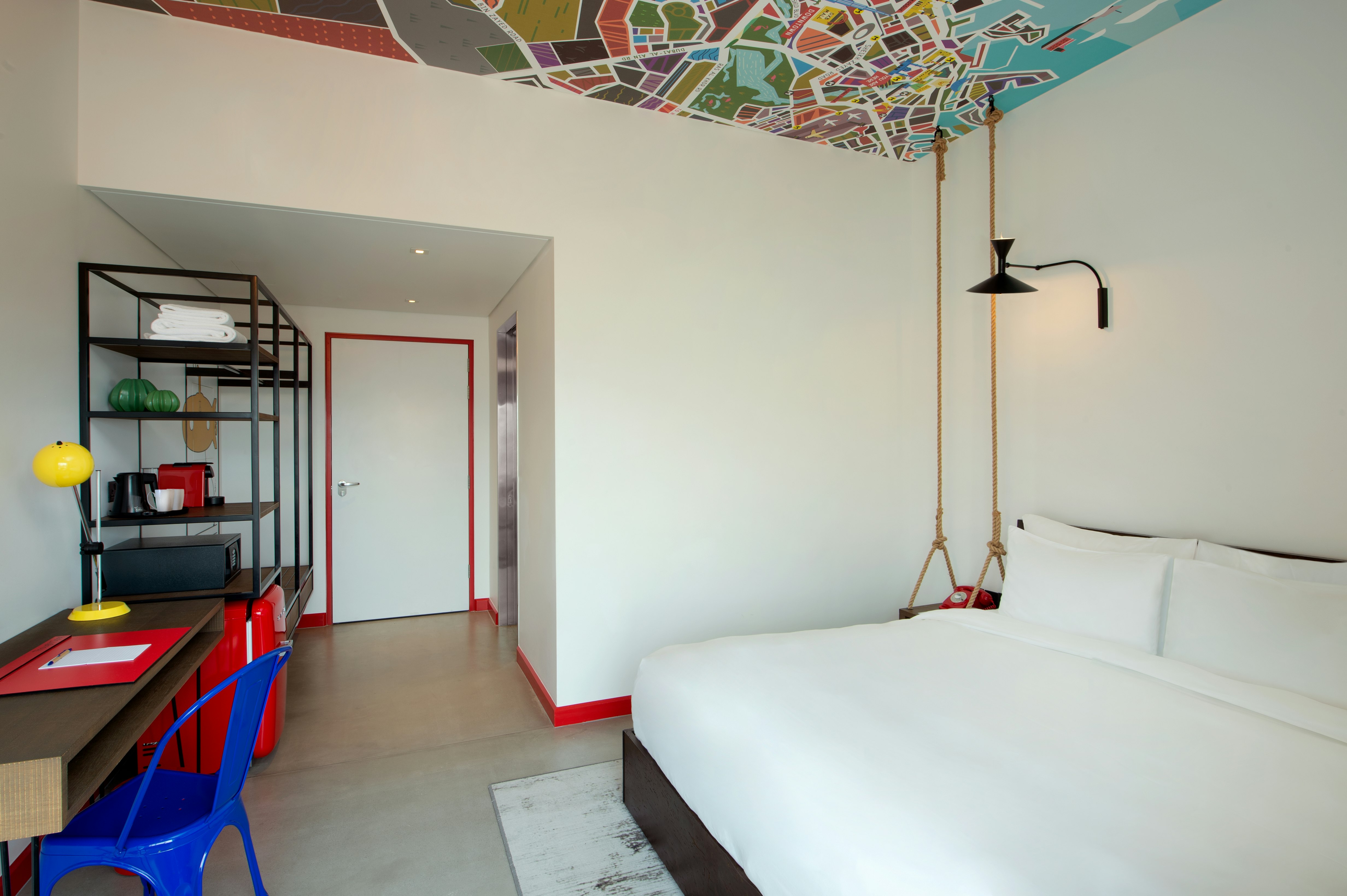 ROOM, KING BED