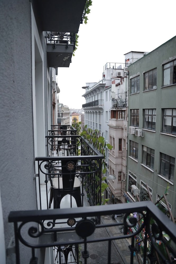 Royal Galata Hotel 42/47