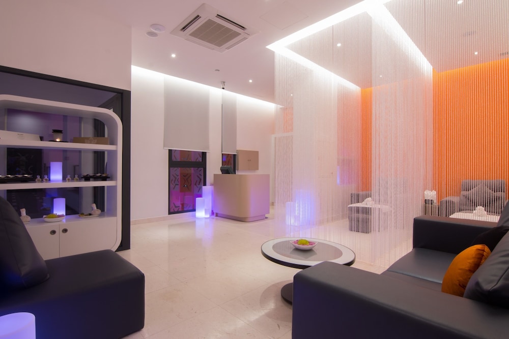 SUN & MOON, Urban Hotel 52/66