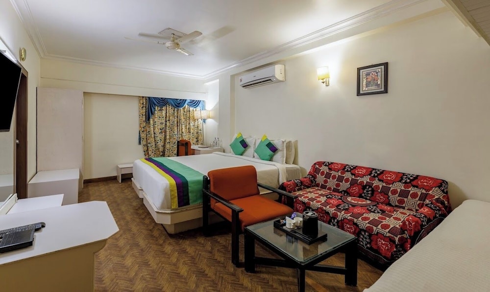 Hotel Crown Ahmedabad 25/43