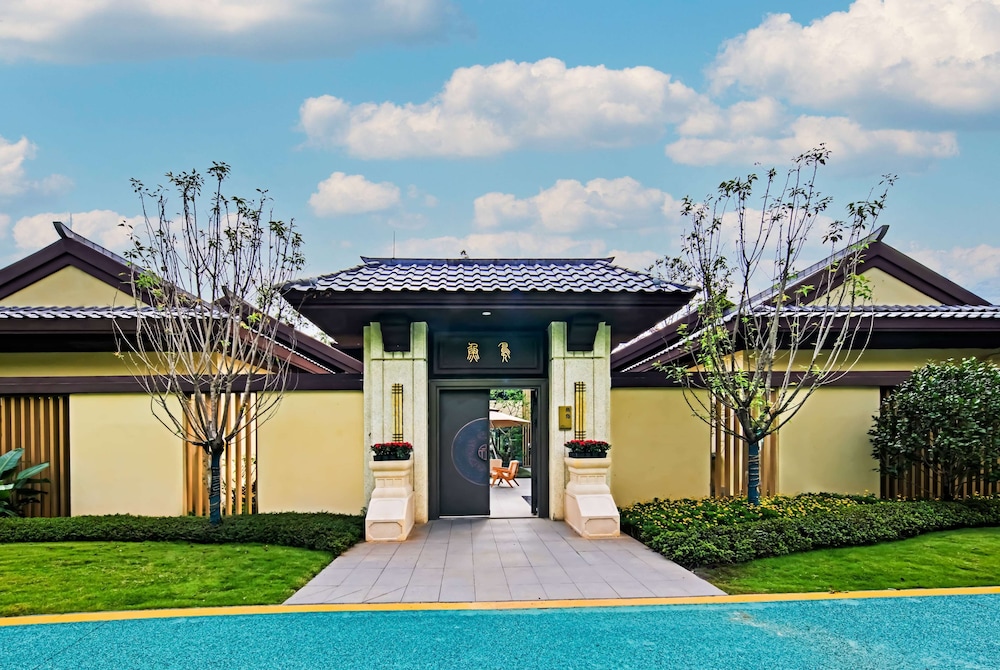 Howard Johnson Hot Springs Plaza YingHuaShan 53/60