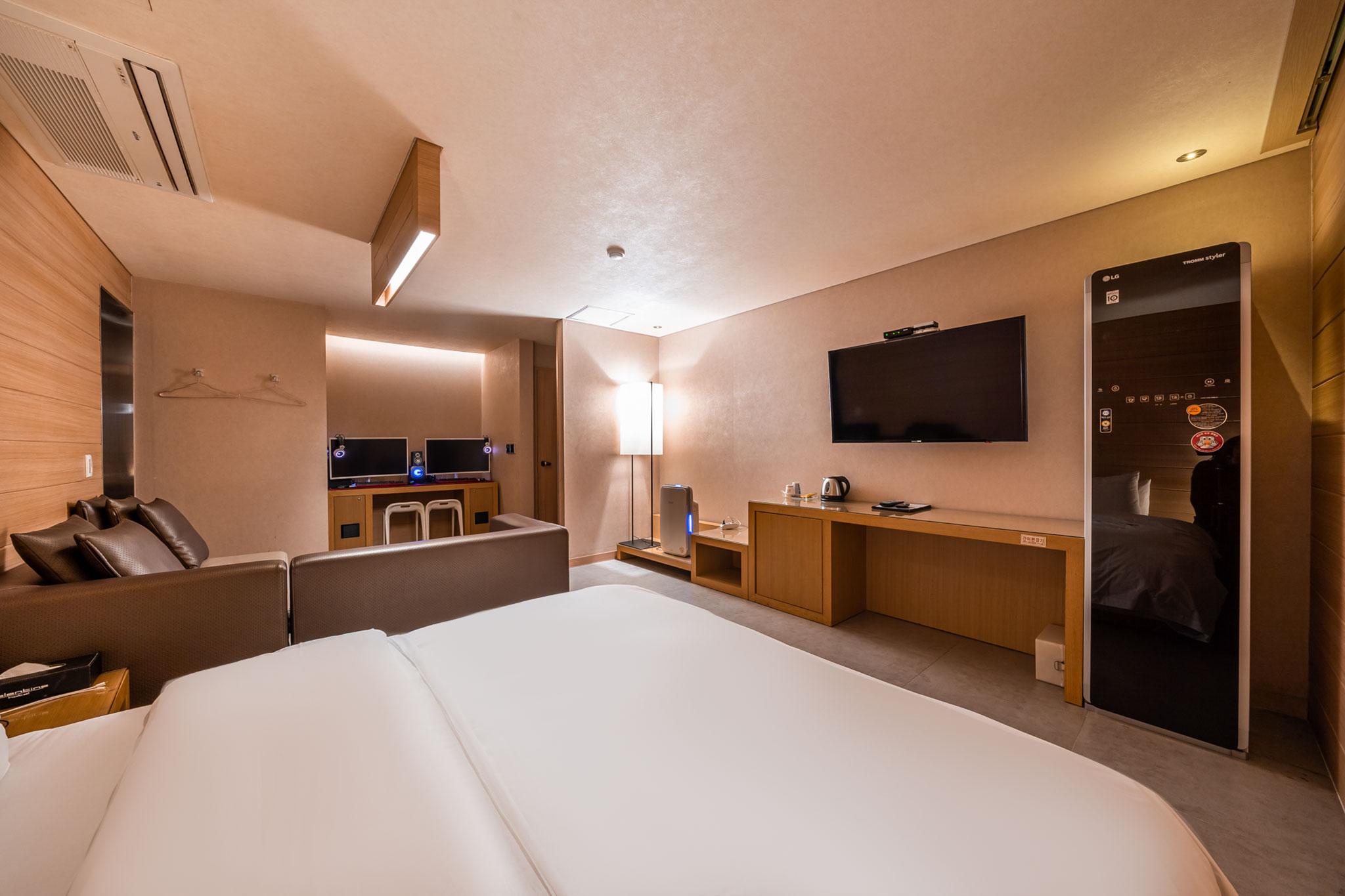 Valentine Hotel 14/34