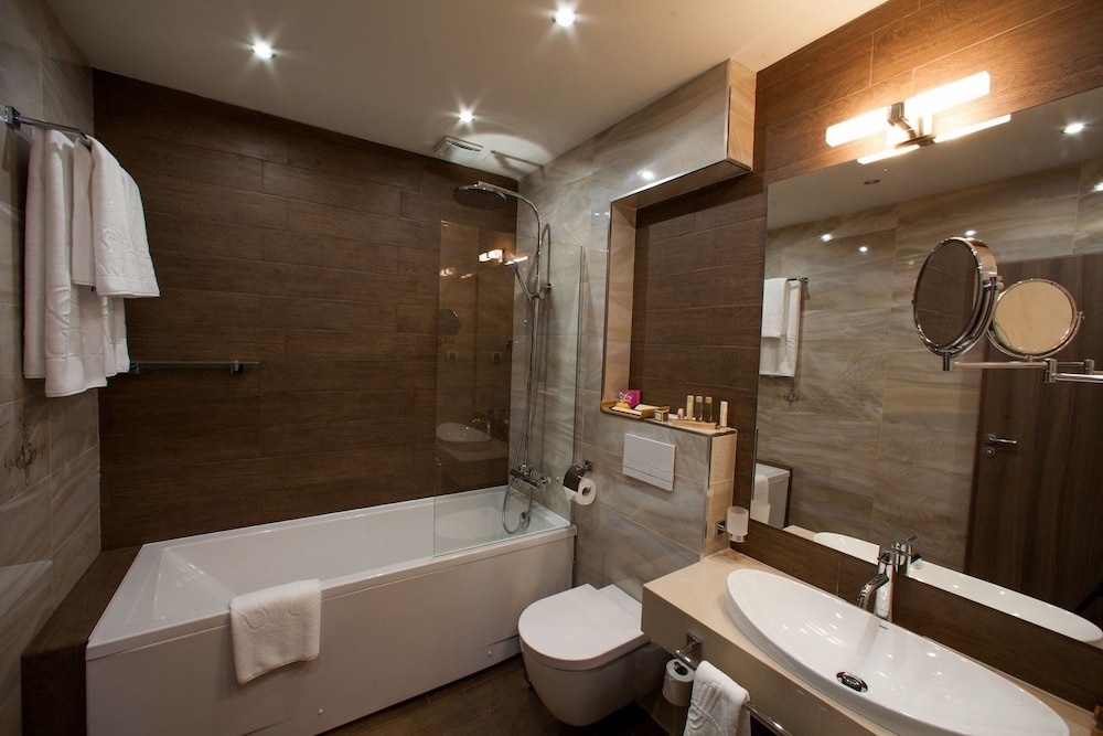 Hotel Amira 50/50