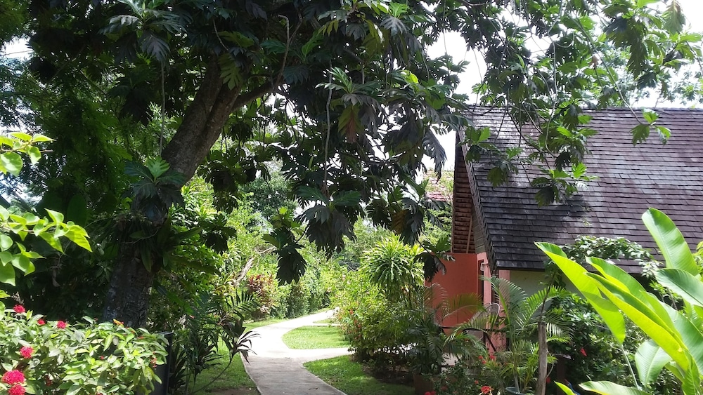 Firefly Beach Cottages and Suites 70/78