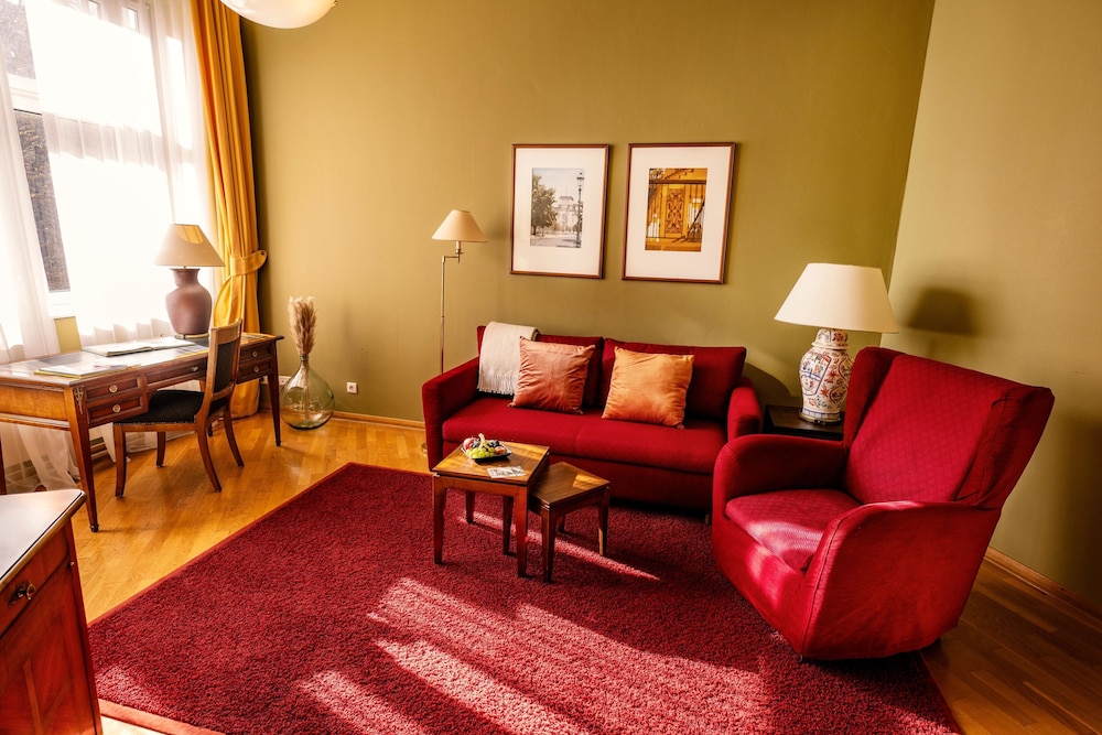 Louisas Place Hotel 90/108