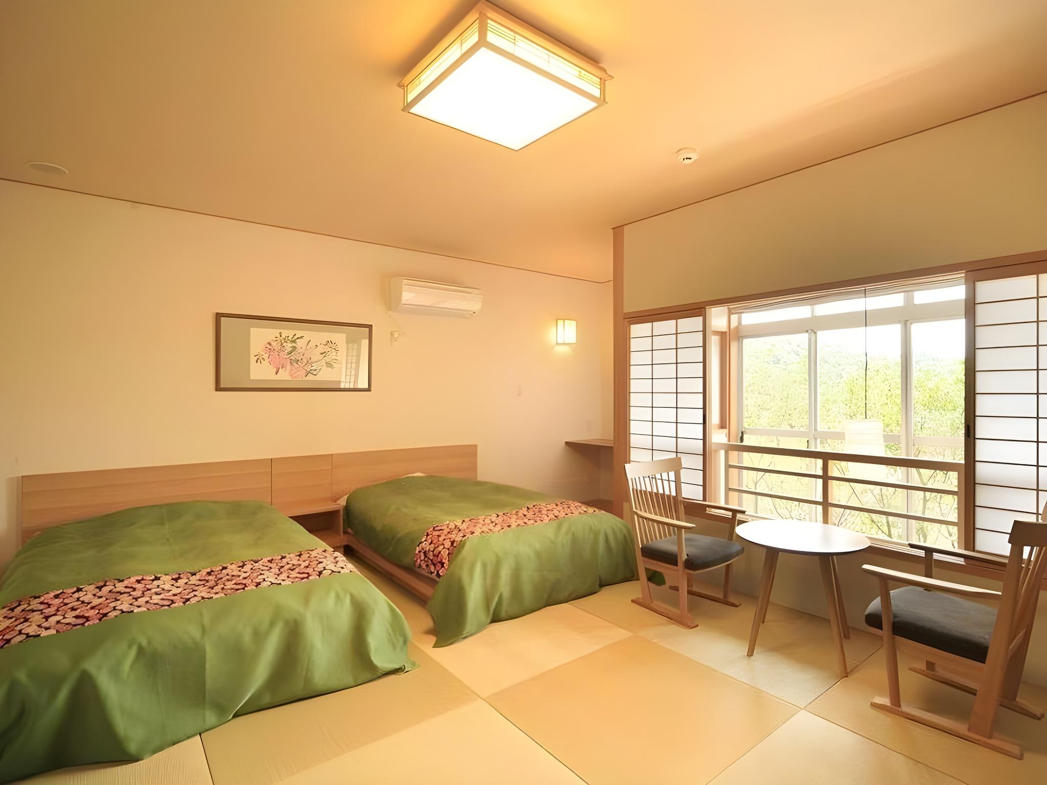Japanese, Maisonette, Twin Beds, Mountain View, Bathtub