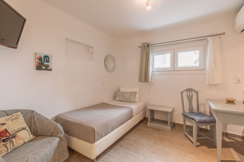 1 Bedroom, Semi Basement, Apartment, 1 Double and 1 Single Bed