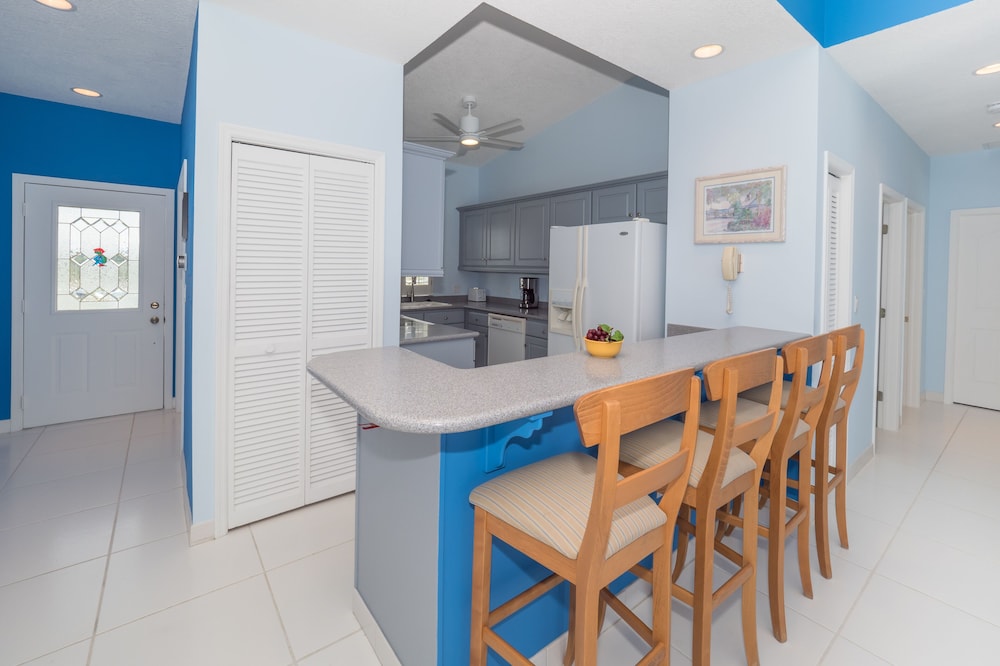 Grandview Condominiums 53/79