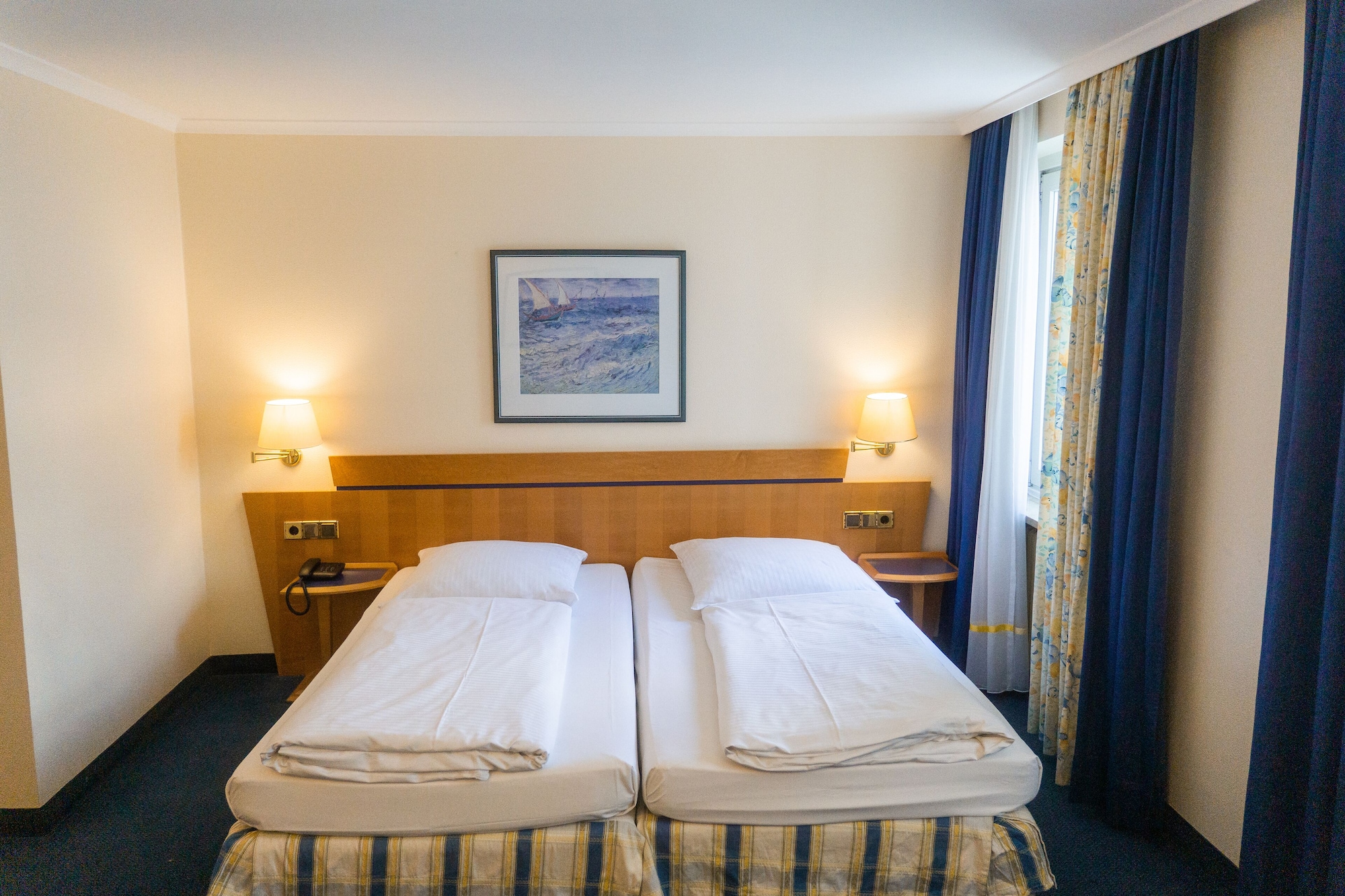 BUSINESS, DOUBLE BED