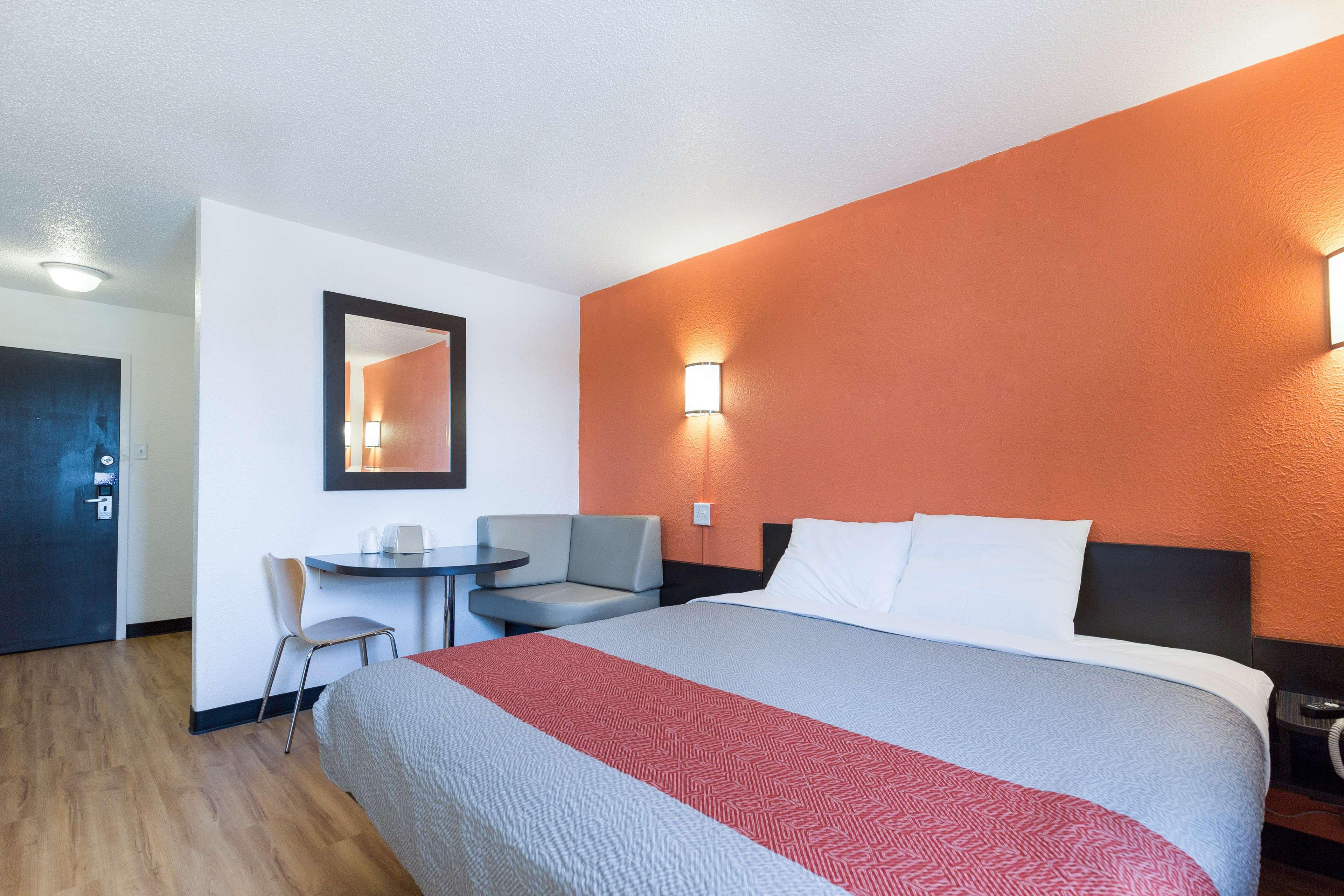 Americas Best Value Inn Lincoln, IL 4/28