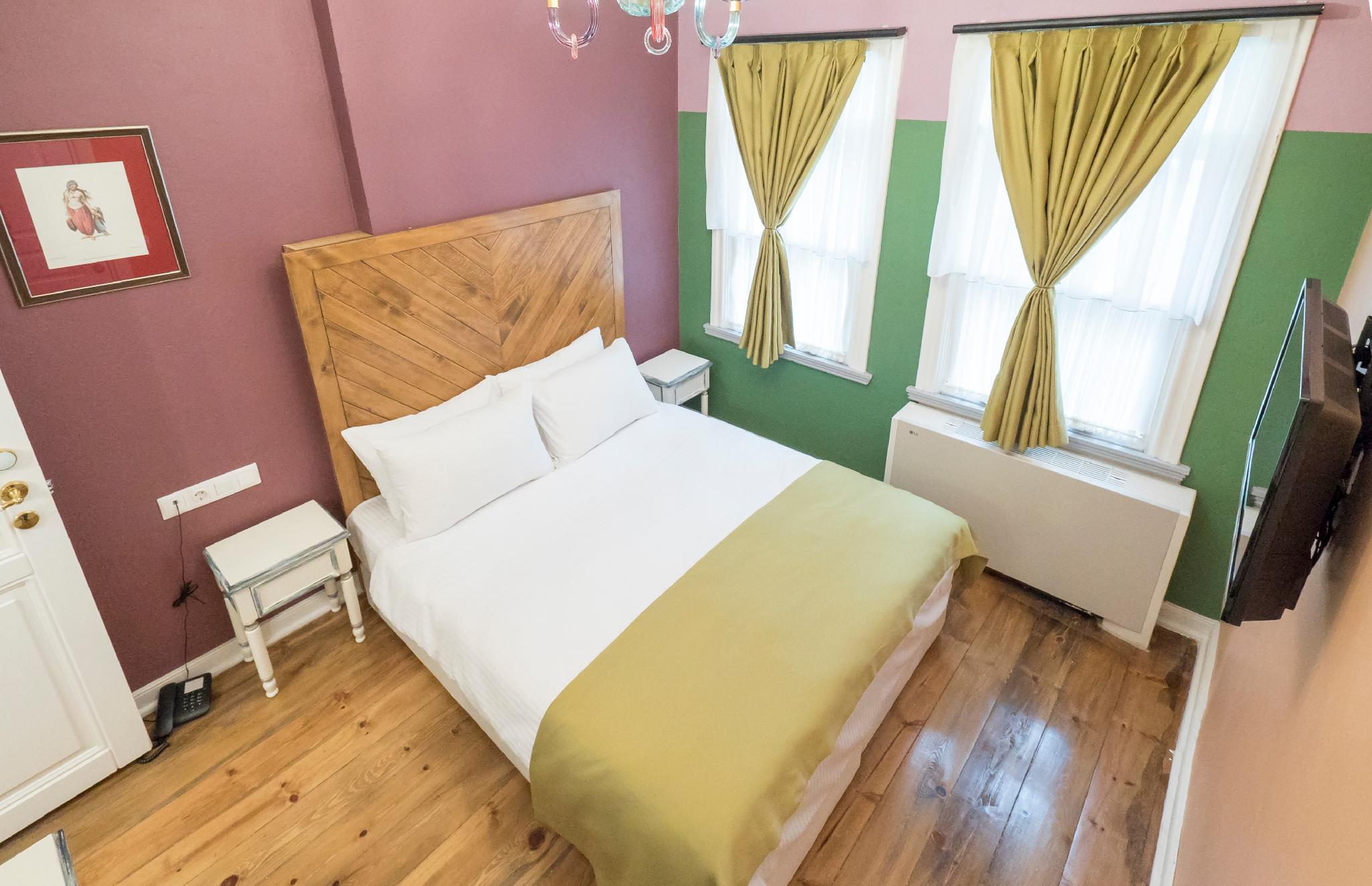 Deluxe, Double Bed