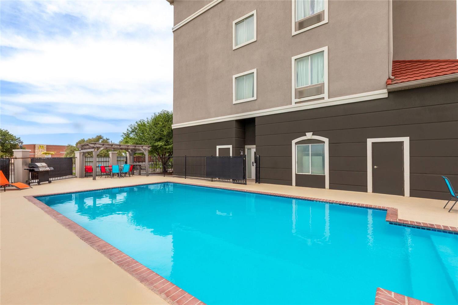 La Quinta Inn and Suites by Wyndham Brownwood 8/37