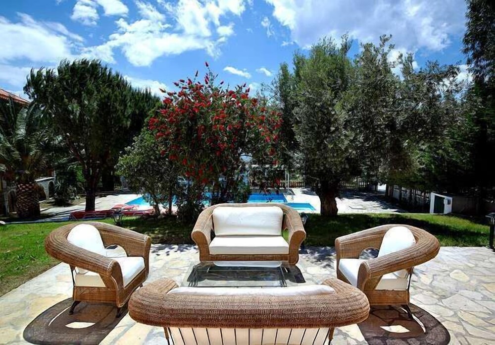 Ledra Samos Hotel 54/60