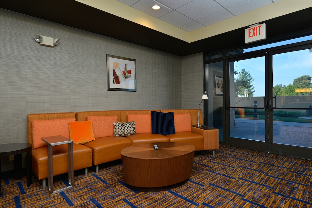 Courtyard By Marriott Bentonville 28/42