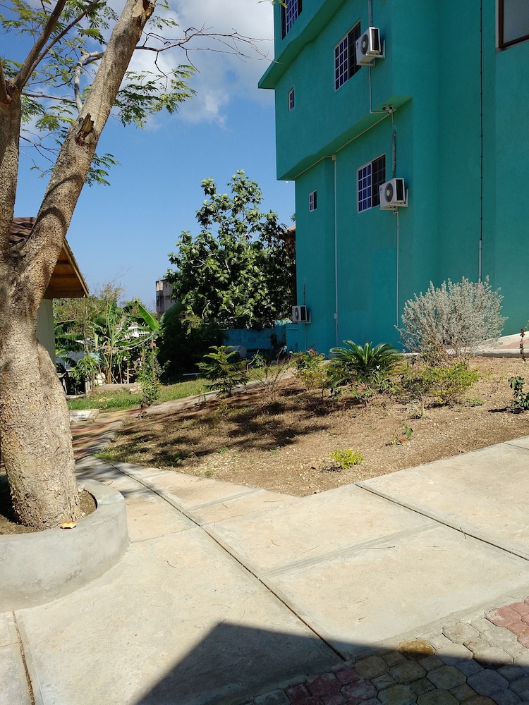 Negril Sky Blue Resorts 44/50