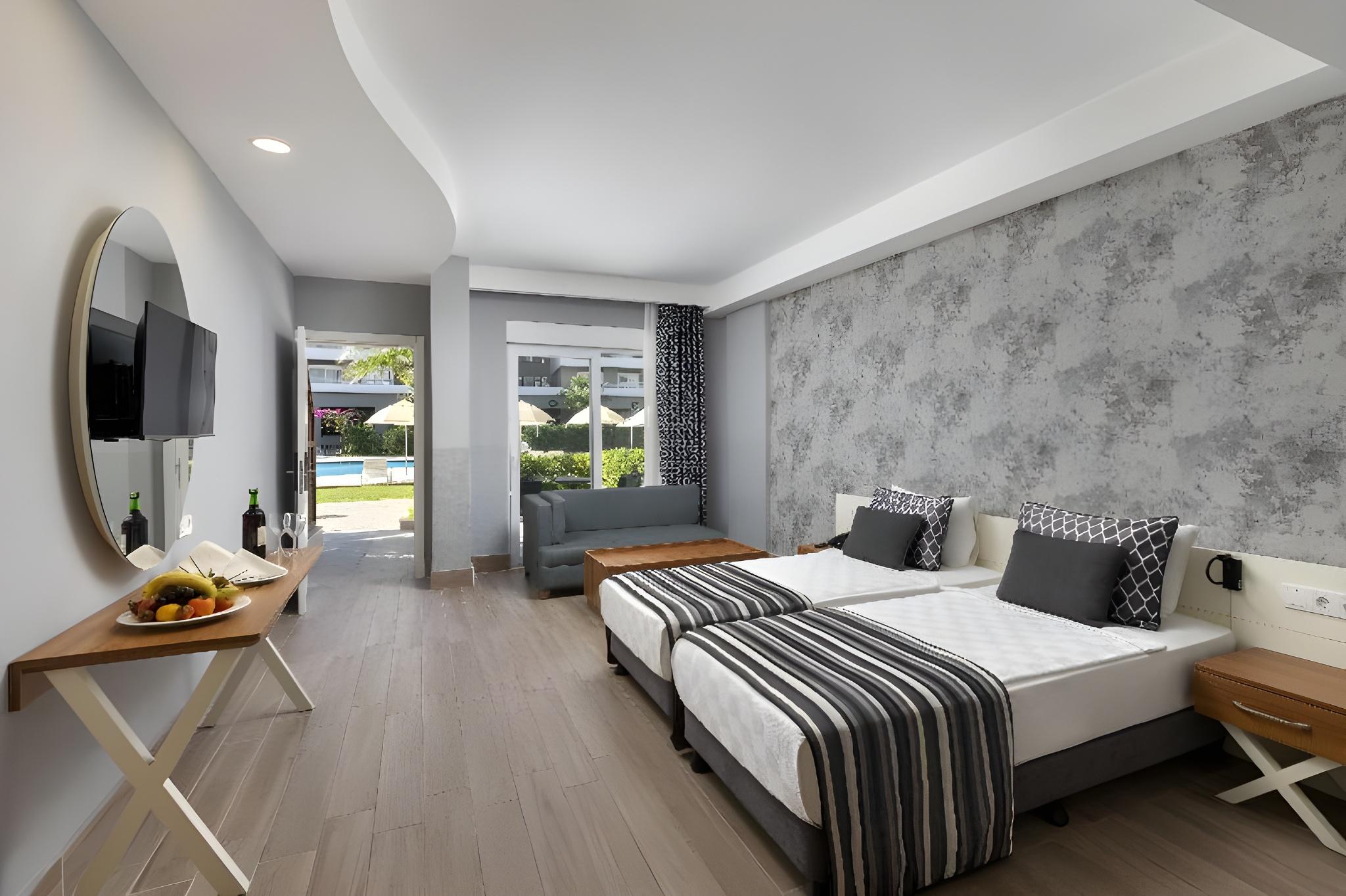 Pool, Deluxe, Suite