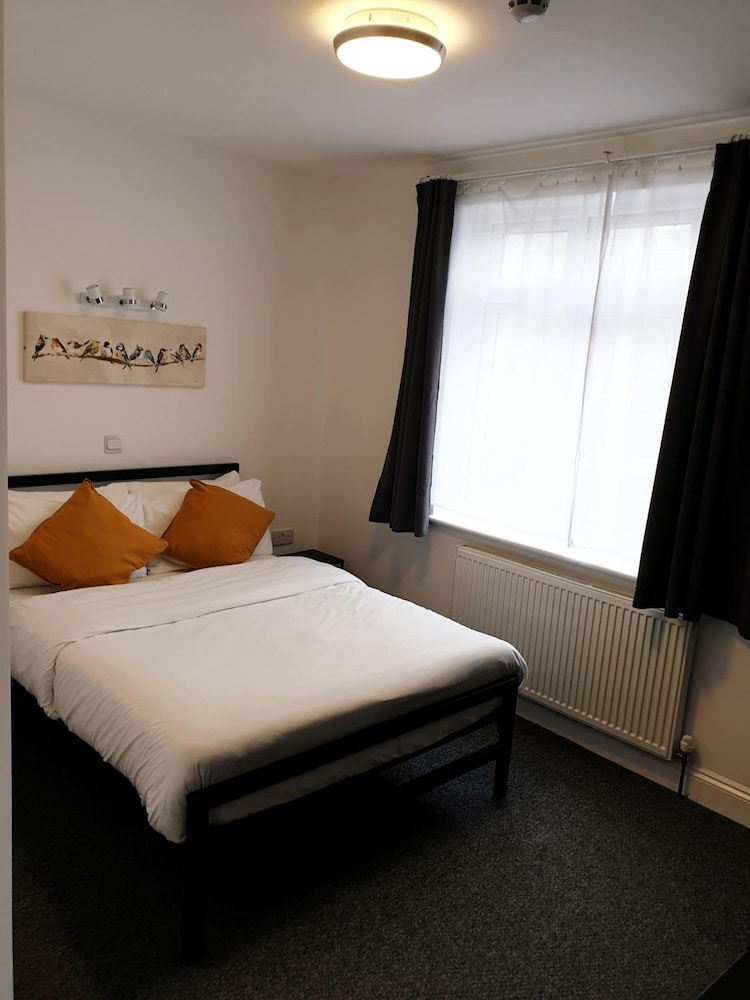 Wanstead Hotel 6/33