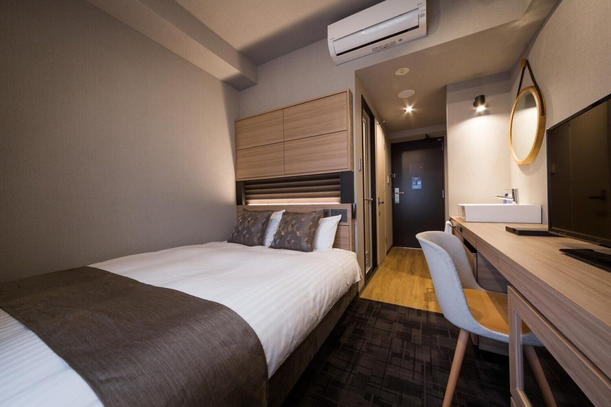 SEMI ROOM, DOUBLE BED