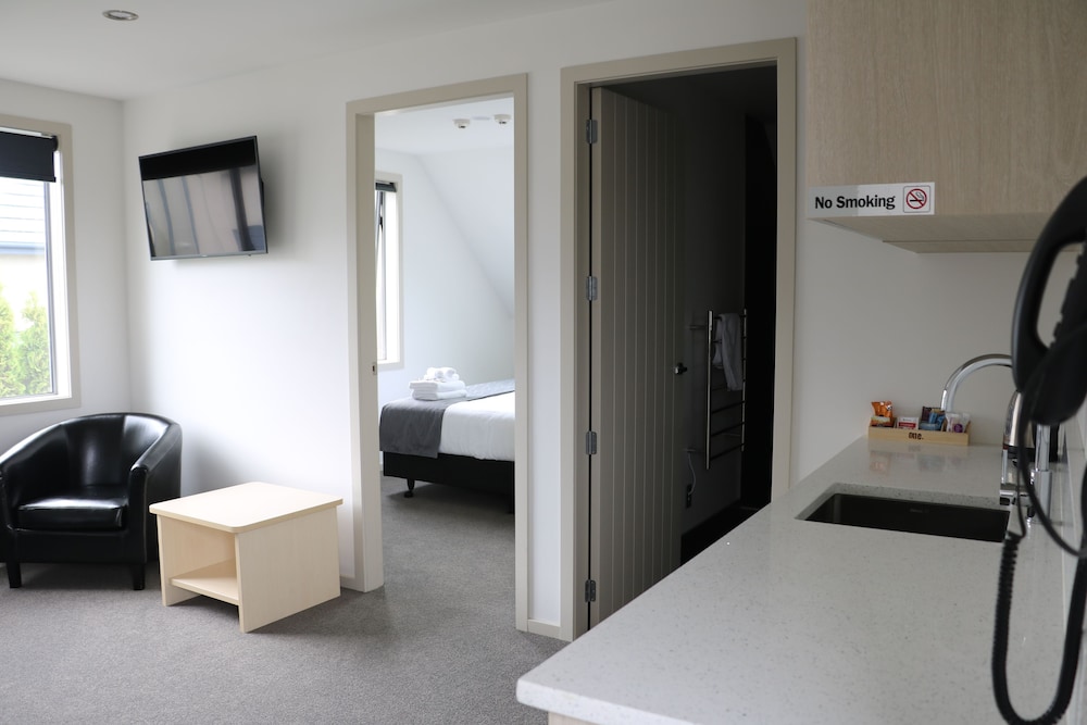 Mcm Motel 38/38