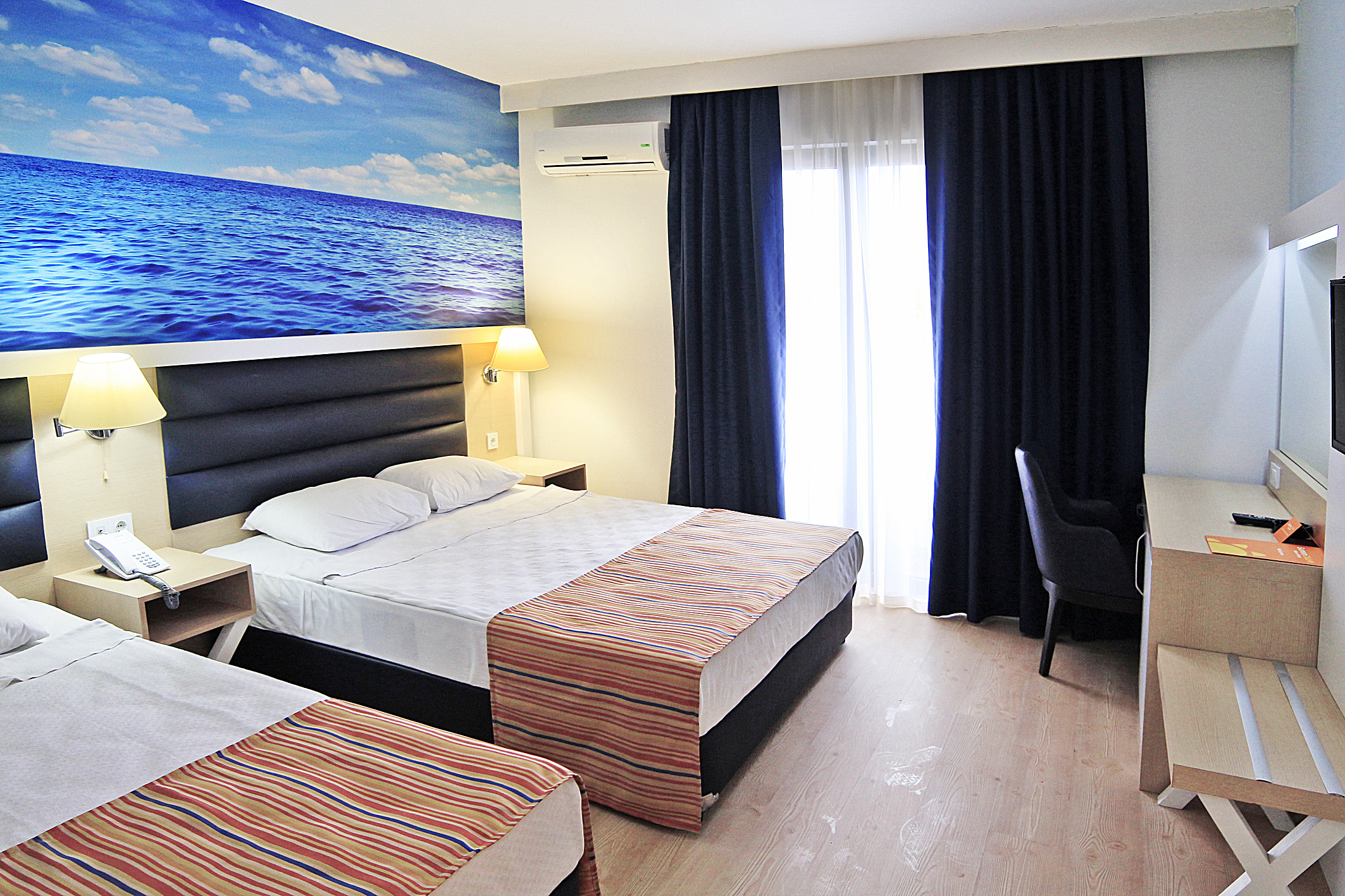 Club Aqua Plaza Hotel 17/50
