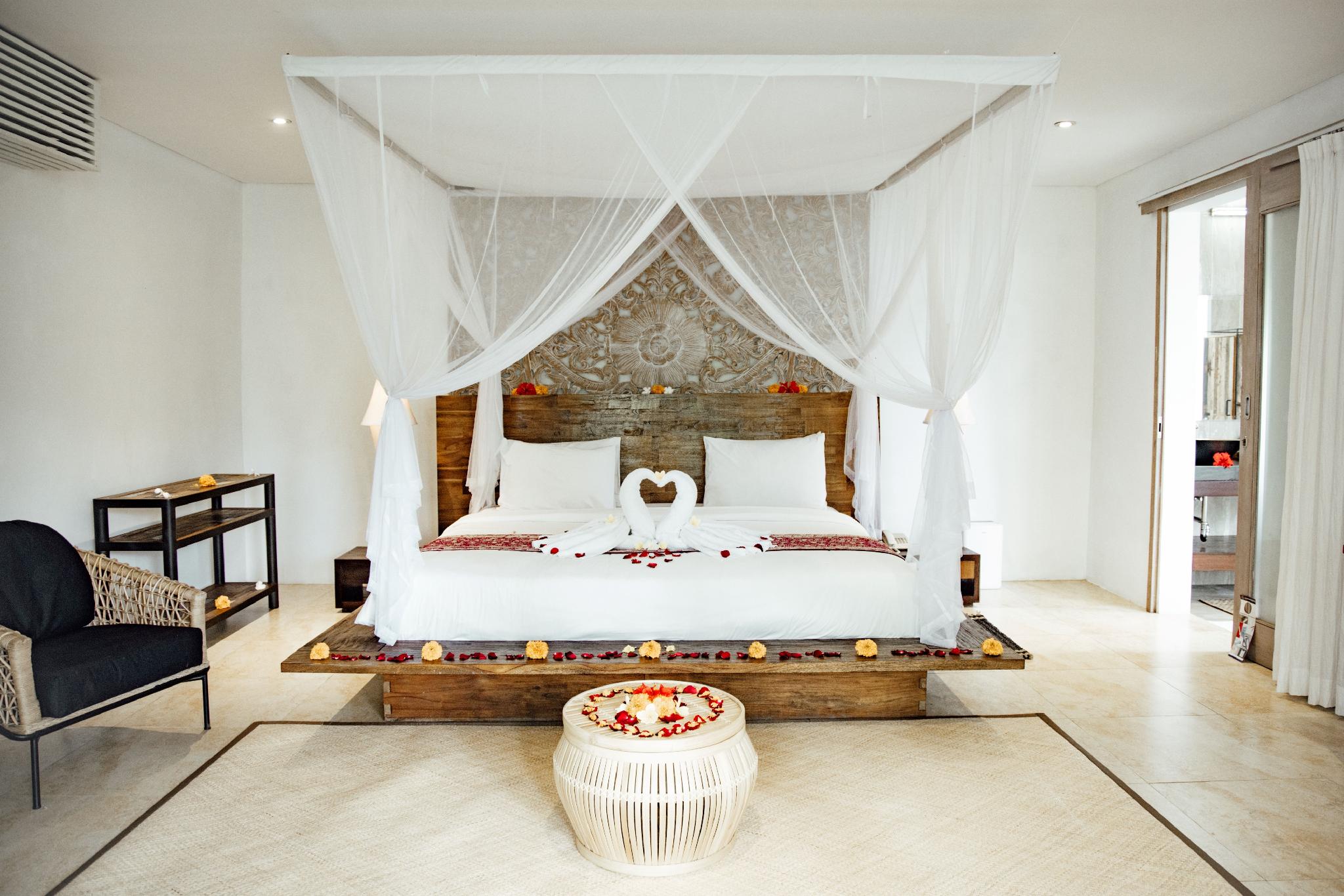 Suite, King Bed, Nature View