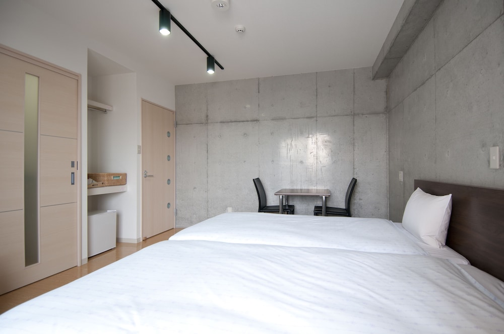 Naha-West Inn 33/72