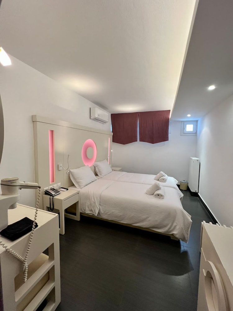SEMI BASEMENT, ECONOMY