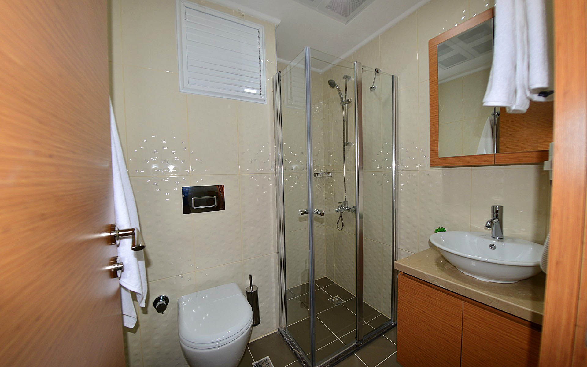 The Suites 99/100
