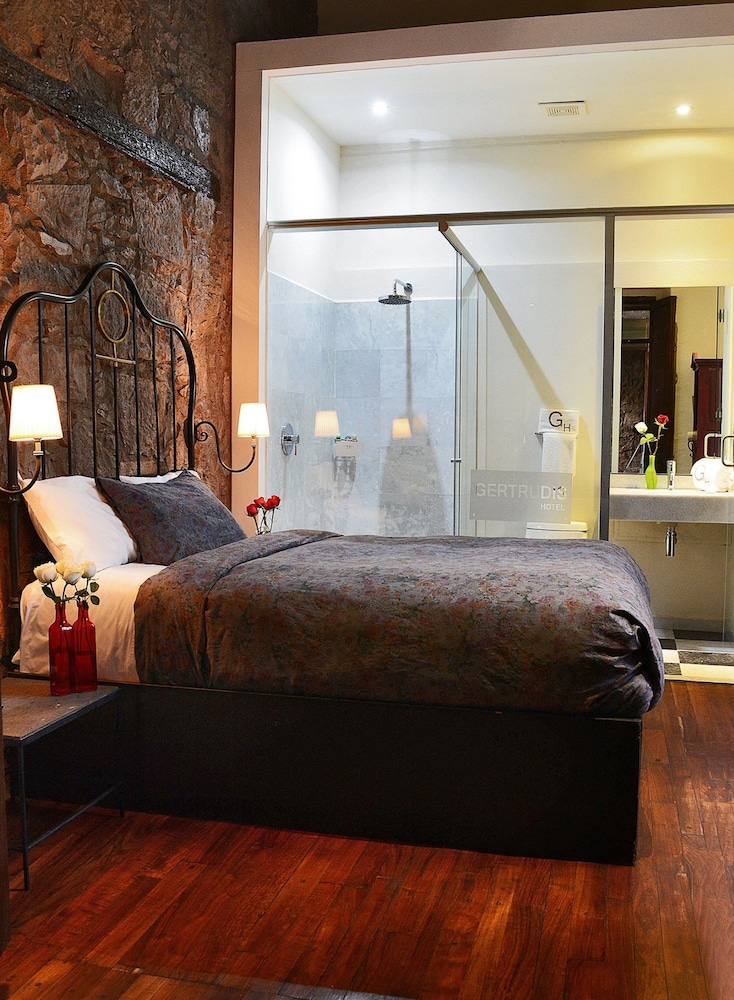 Gertrudis Hotel 8/45