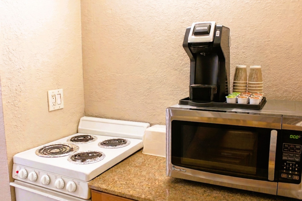 Rodeway Inn And Suites 16/71