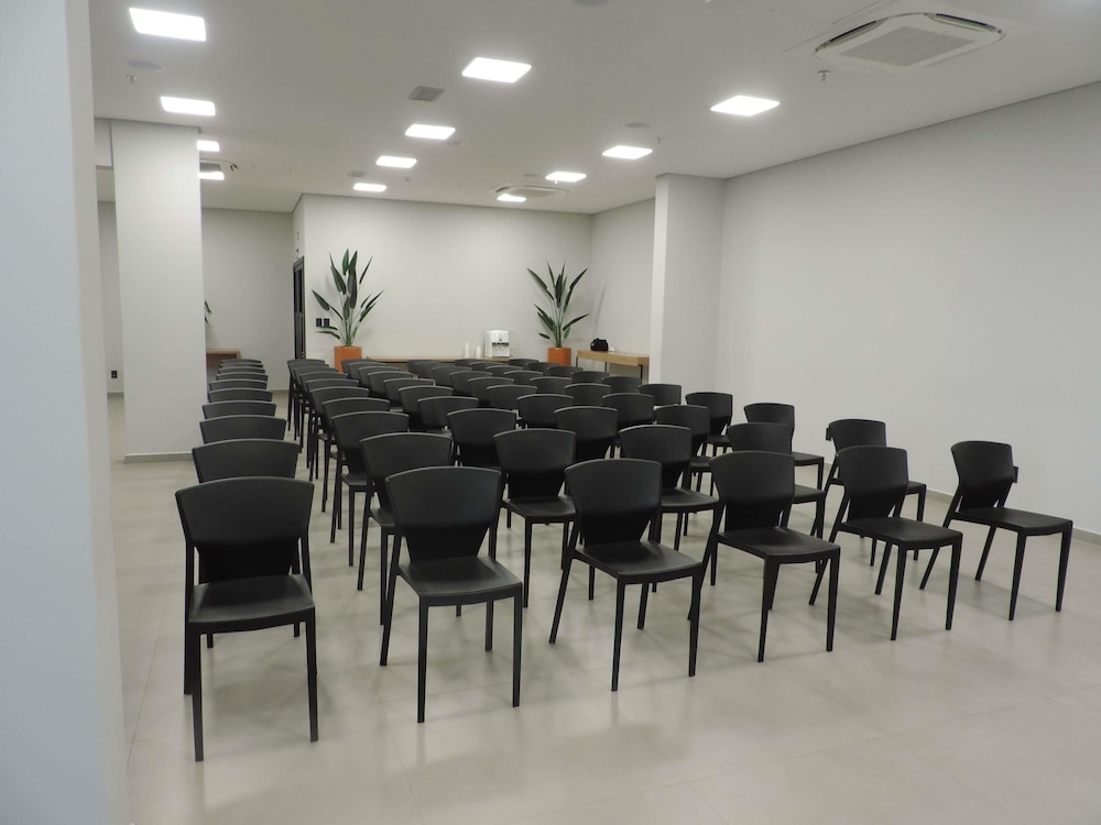 ibis Guarapuava 36/50