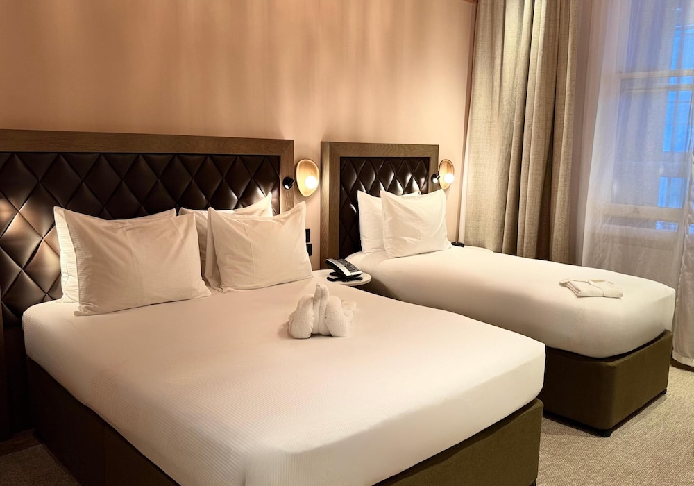 FAMILY, DOUBLE BED