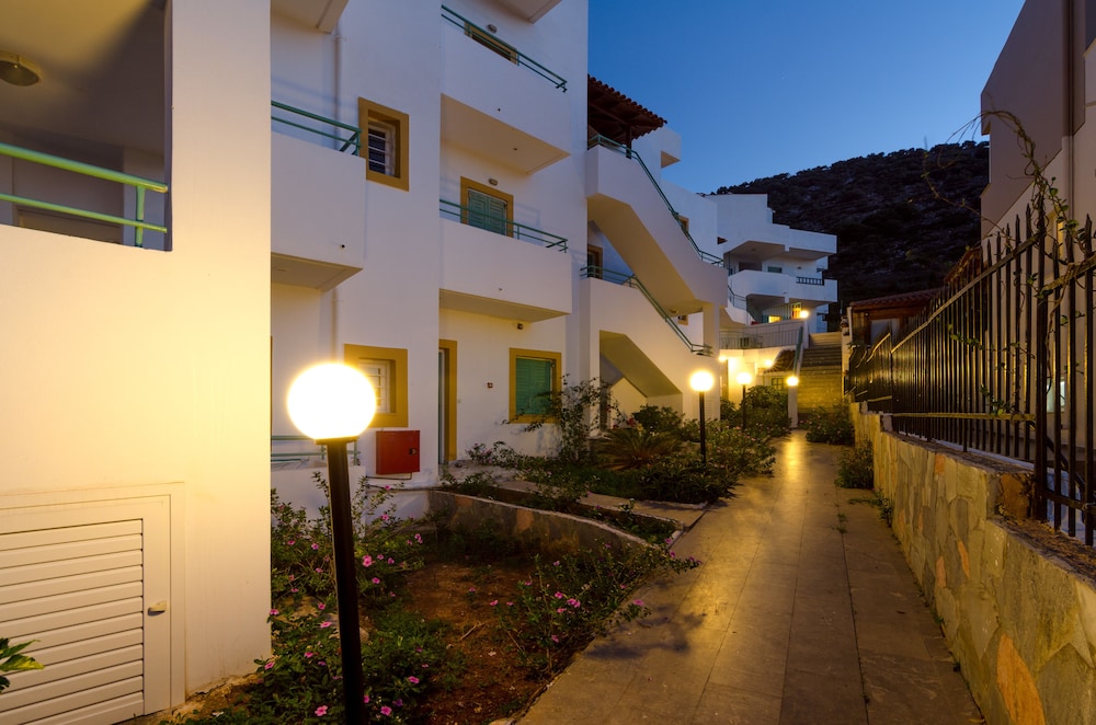 Aglaia Studios and Apartments 55/63