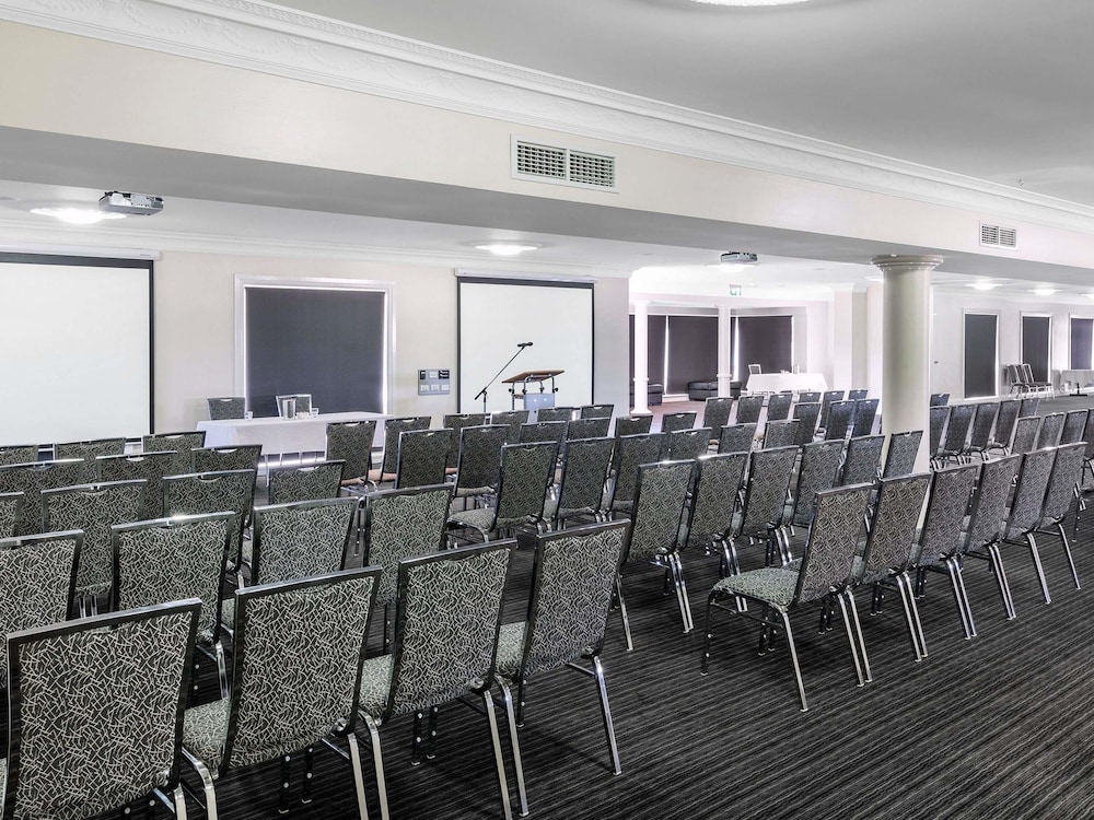 Mercure Wagga Wagga 37/50