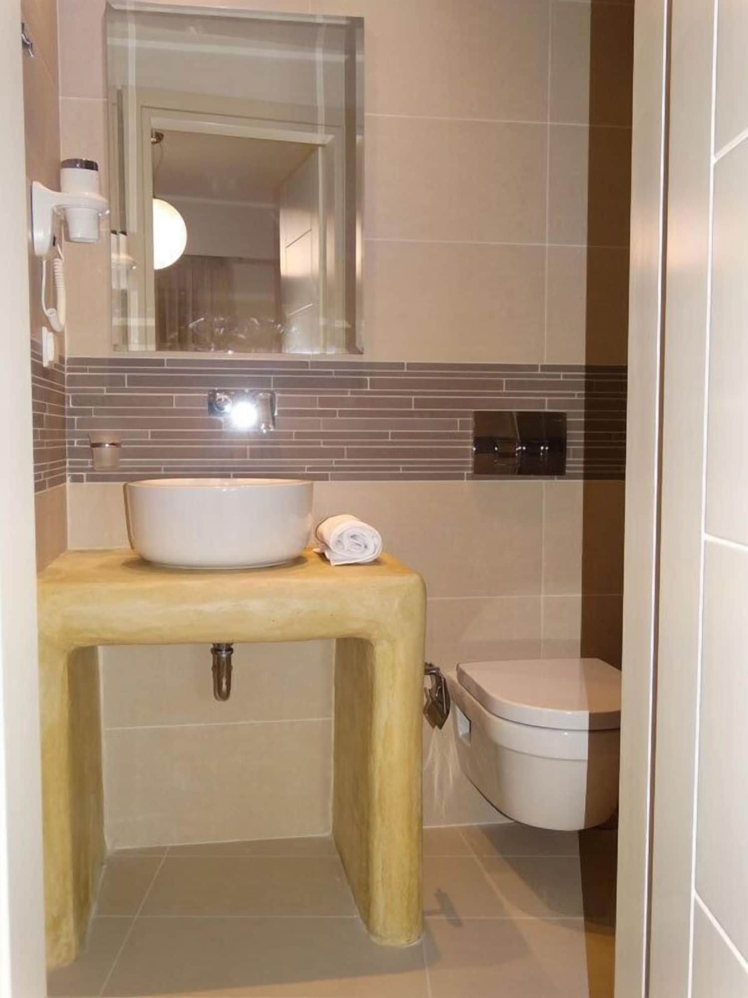 DELUXE, GROUND FLOOR