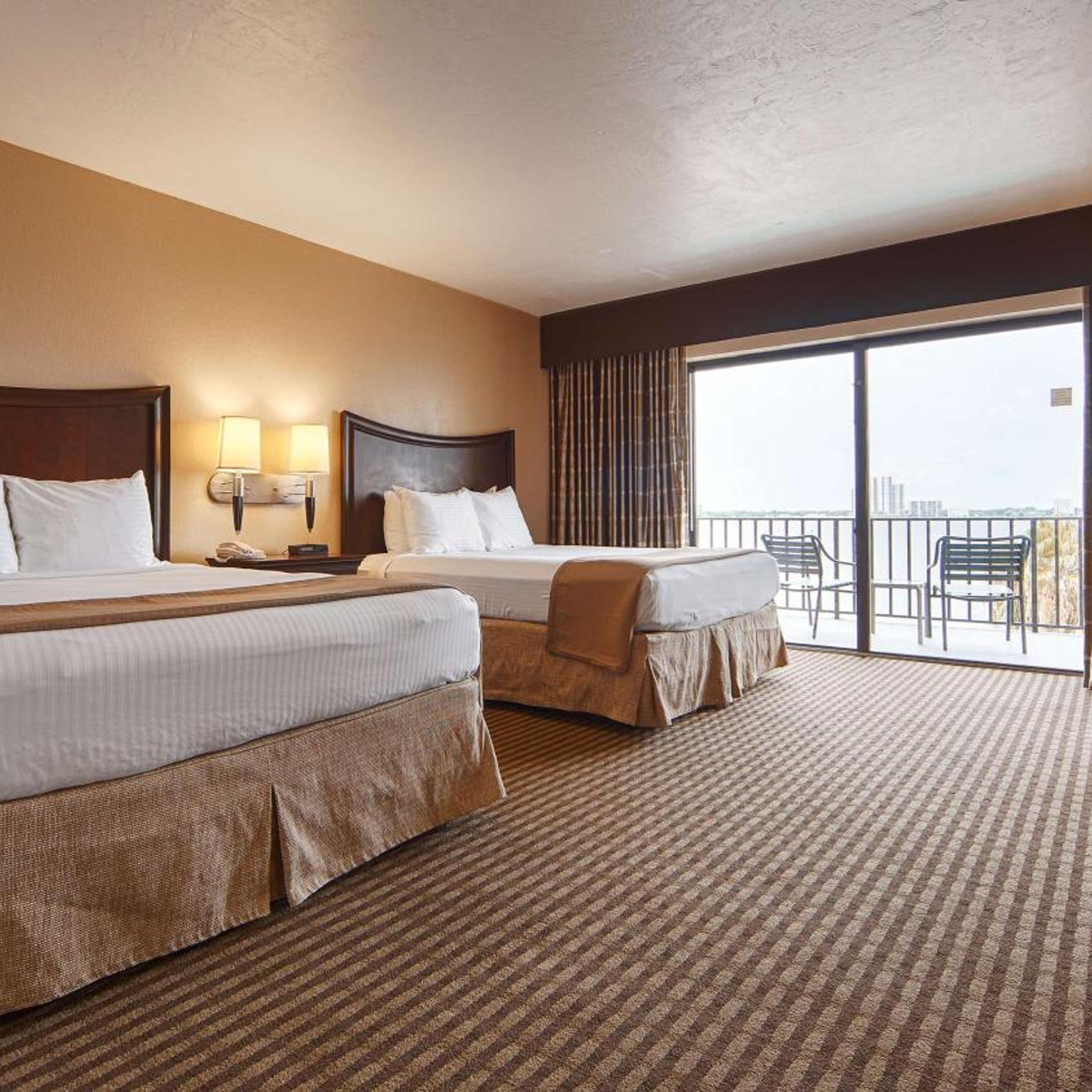 Room, 2 Queen Beds, Partial River View