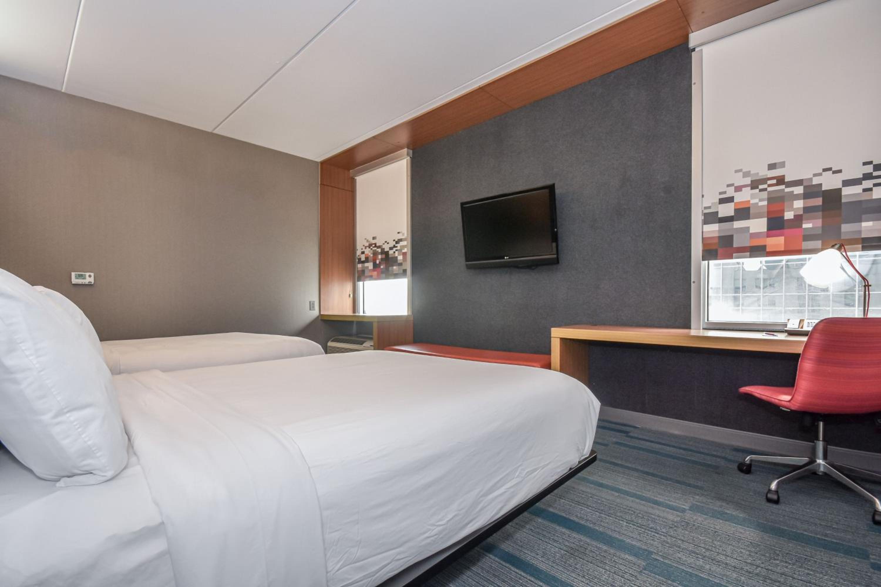 Room, 2 Queen Beds, Bathtub, Accessible, Aloft Charlotte City Center 2/3