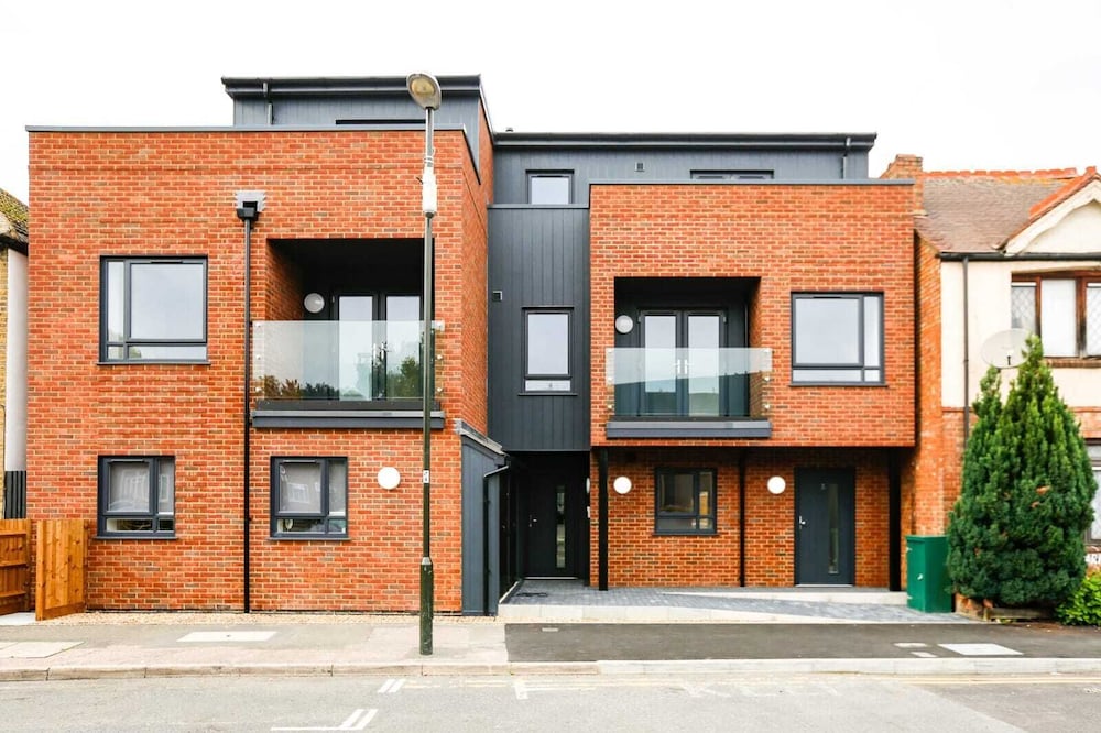 HybridResi Mitcham in LONDON