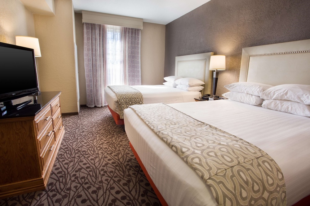 2 ROOMS, SUITE, 2 QUEEN BEDS, SOFA, ACCESSIBLE