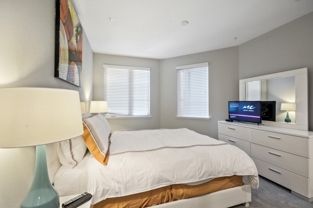 Bluebird Suites near Facebook HQ 11/45