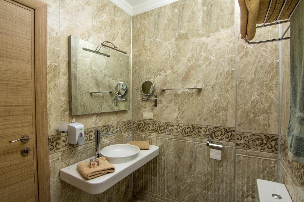 Basar Hotel 38/39