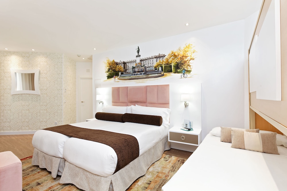 ROOM, TRIPLE